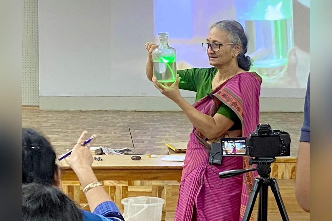 “Riding Alongside A Light Beam” – A Physics Workshop Ignites Curiosity