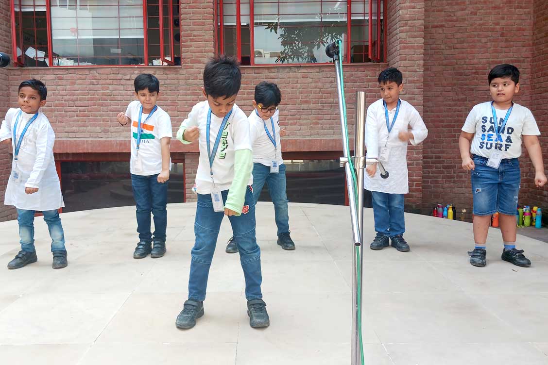 Exploring the Reptilian Realm: Class 2H Assembly