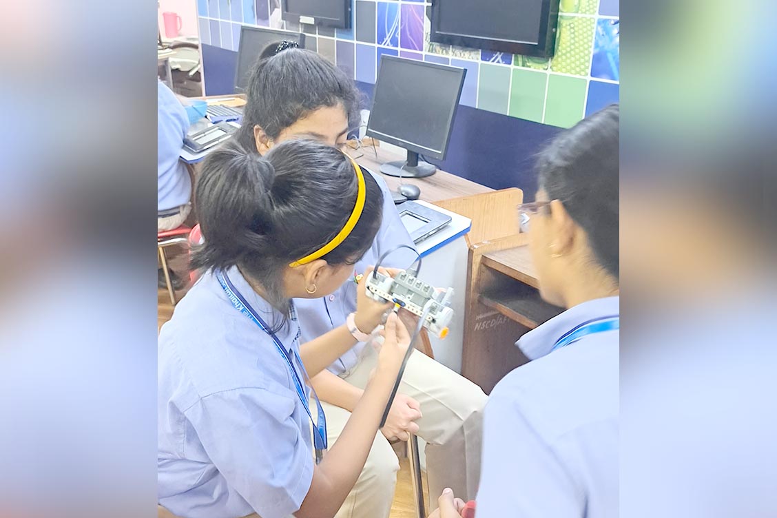 Explorer Club Students at The Khaitan School Explore Innovation at the National Science Centre