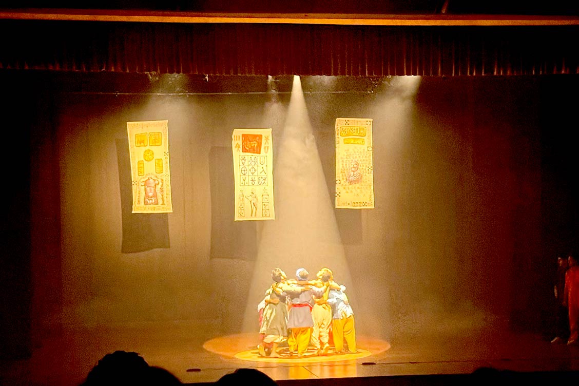 Educational Theatre Visit by the students of The Khaitan School: “Threads of Time – The Story of Us”