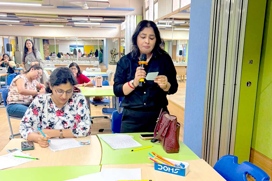Parents Experience English Learning at “Coffee at School”