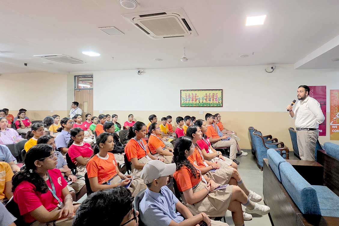 Digital Wellness Workshop Encourages Students to “Detach from Screens to Attach with Life”