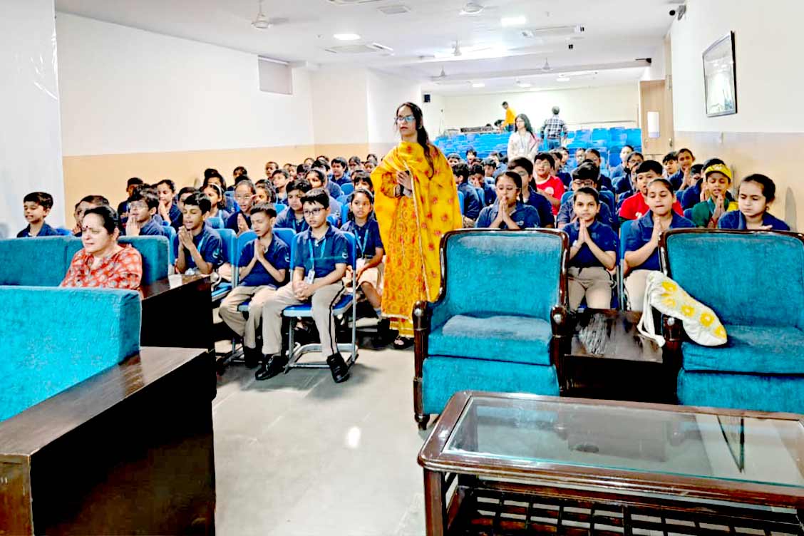 The Khaitan School Celebrates Teachers’ Day with a Heartfelt Special Assembly by Class 5E