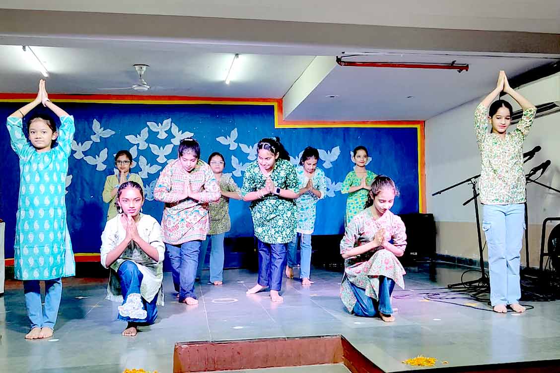 The Khaitan School Celebrates Teachers’ Day with a Heartfelt Special Assembly by Class 5E